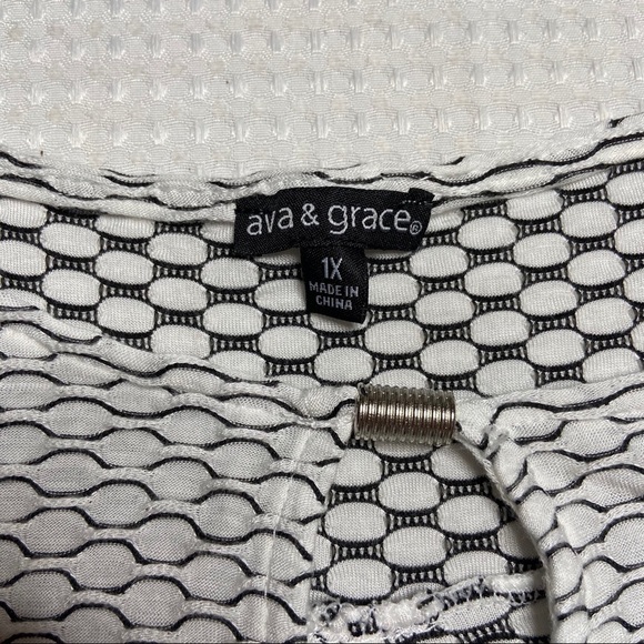 𝅺AVA & Grace Sleeveless Top - Picture 3 of 7